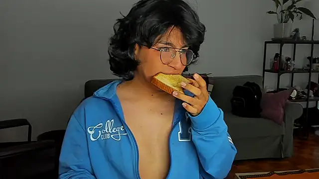 Snapshot of boytwink_20 chatting on 11-22-25, 08:46 boytwink 20 online show from 11-22-25, 08:46