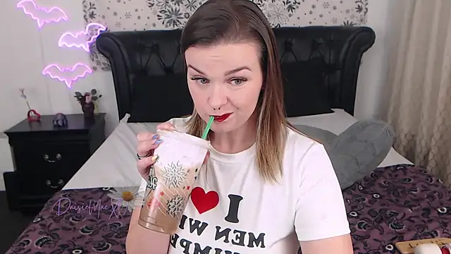 DaisieMaeXO online show from 12-18-25, 11:00