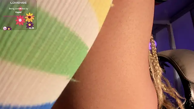 Snapshot of conny__curly chatting on 01-24-25, 05:11 conny curly online show from 01-24-25, 05:11