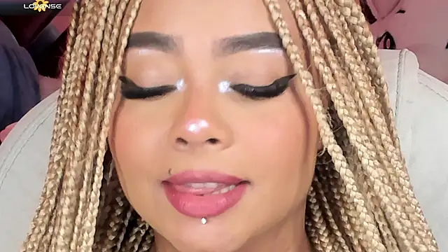 Snapshot of conny__curly chatting on 01-25-25, 04:35 conny curly online show from 01-25-25, 04:35