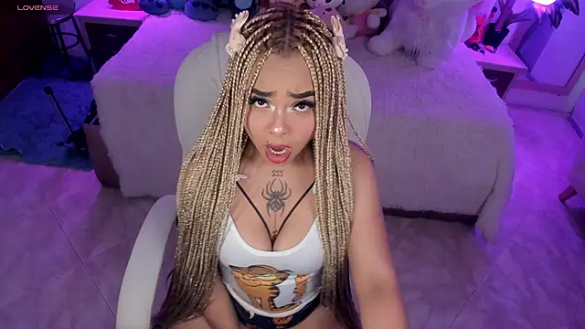 Snapshot of conny__curly chatting on 02-01-25, 01:09 conny curly online show from 02-01-25, 01:09