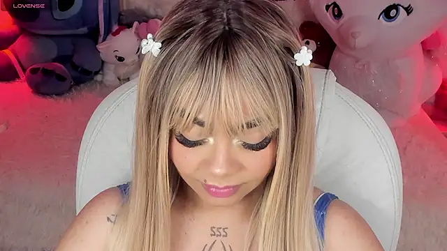 Snapshot of conny__curly chatting on 03-02-25, 04:32 conny curly online show from 03-02-25, 04:32