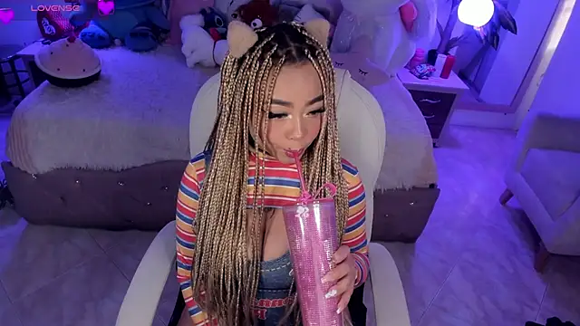 Snapshot of conny__curly chatting on 03-20-25, 01:37 conny curly online show from 03-20-25, 01:37