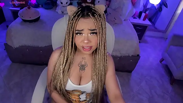 Snapshot of conny__curly chatting on 03-21-25, 01:12 conny curly online show from 03-21-25, 01:12