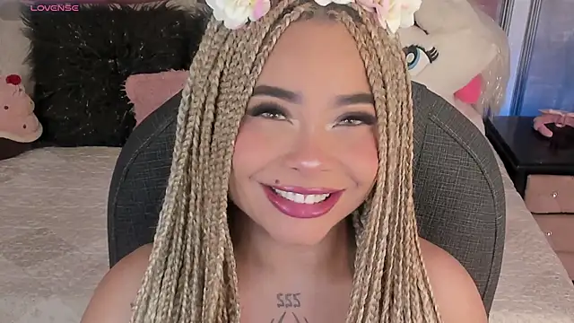 Snapshot of conny__curly chatting on 11-09-25, 01:09 conny curly online show from 11-09-25, 01:09