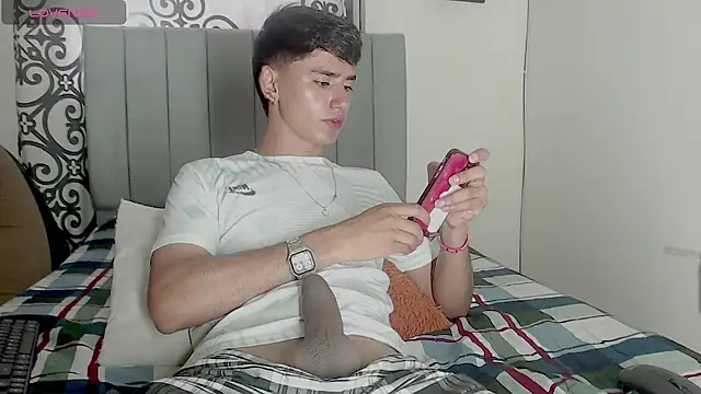 juan stiven online show from 10-22-25, 03:23