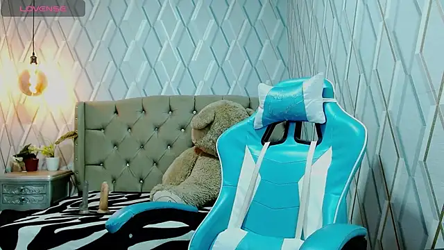 Snapshot of moniquehicks chatting on 02-05-25, 04:14 moniquehicks online show from 02-05-25, 04:14