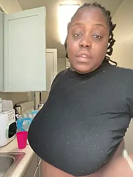 Snapshot of fantasygyal chatting on 06-05-26, 03:29 fantasygyal online show from 06-05-26, 03:29