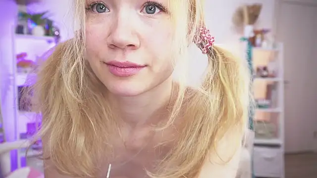 Lily Young online show from 12-27-24, 08:35