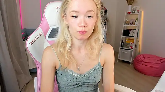 Lily Young online show from 10-13-25, 05:18