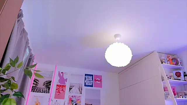 Snapshot of Lily_Young chatting on 02-15-26, 07:51 Lily Young online show from 02-15-26, 07:51