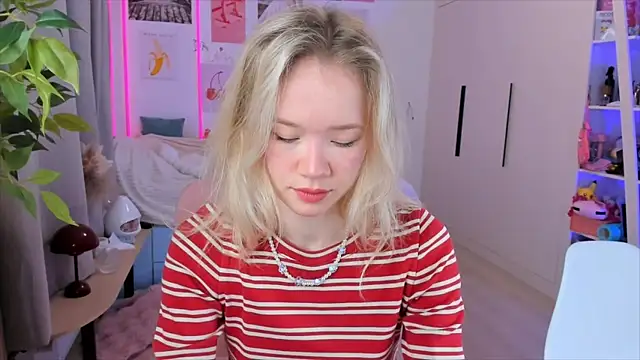 Snapshot of Lily_Young chatting on 02-23-26, 04:54 Lily Young online show from 02-23-26, 04:54