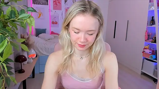 Snapshot of Lily_Young chatting on 02-24-26, 04:43 Lily Young online show from 02-24-26, 04:43