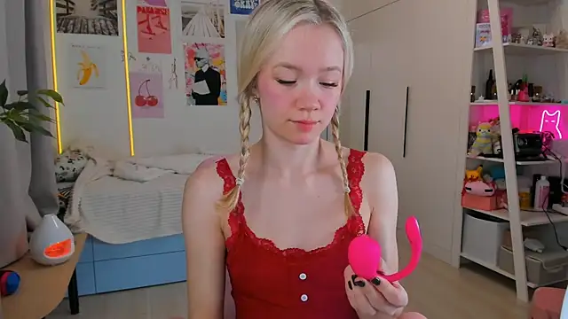 Lily Young online show from 03-20-26, 03:22