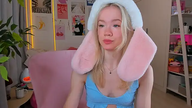 Lily Young online show from 04-03-26, 03:15