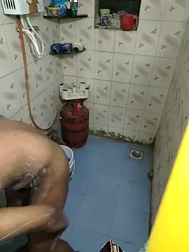 Snapshot of Desi69emd chatting on 10-14-25, 03:46 Desi69emd online show from 10-14-25, 03:46