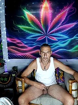 Snapshot of Bbboy42 chatting on 10-31-25, 10:27 Bbboy42 online show from 10-31-25, 10:27