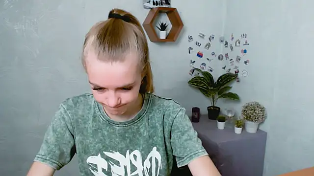 AliceFlirtt  online show from 09-18-25, 08:27