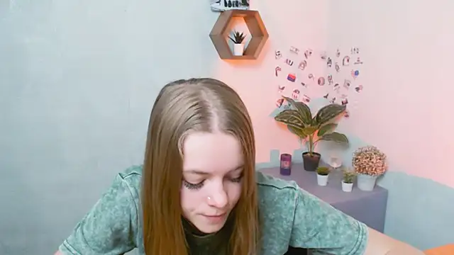 AliceFlirtt  online show from 09-19-25, 08:49