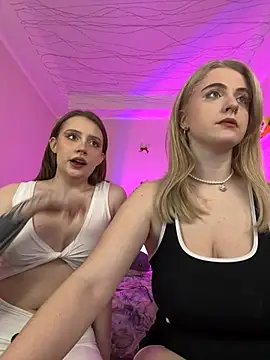 Snapshot of your_favoritegirls chatting on 02-24-25, 04:36 your favoritegirls online show from 02-24-25, 04:36