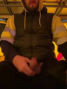 Snapshot of cussy007 chatting on 02-07-25, 01:22 cussy007 online show from 02-07-25, 01:22