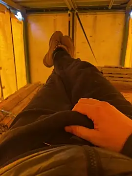 Snapshot of cussy007 chatting on 02-20-25, 01:19 cussy007 online show from 02-20-25, 01:19