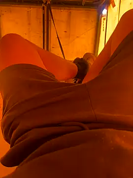 Snapshot of cussy007 chatting on 09-16-25, 09:10 cussy007 online show from 09-16-25, 09:10