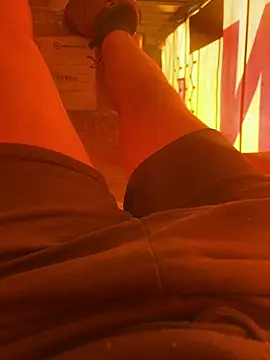 Snapshot of cussy007 chatting on 11-12-25, 01:11 cussy007 online show from 11-12-25, 01:11