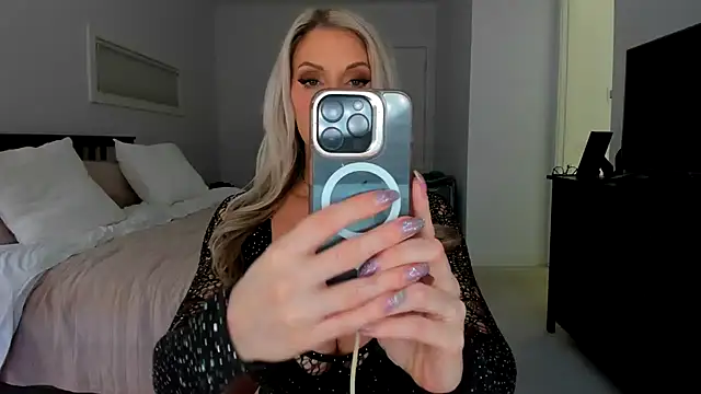 Snapshot of Kymmmy chatting on 01-15-26, 09:18 Kymmmy online show from 01-15-26, 09:18