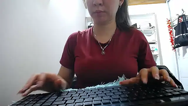 Luna girlhot  online show from 04-29-26, 06:58