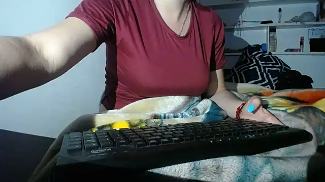 Luna girlhot  online show from 06-01-26, 07:48