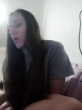 Snapshot of emeli_moon chatting on 12-18-25, 06:36 emeli moon online show from 12-18-25, 06:36