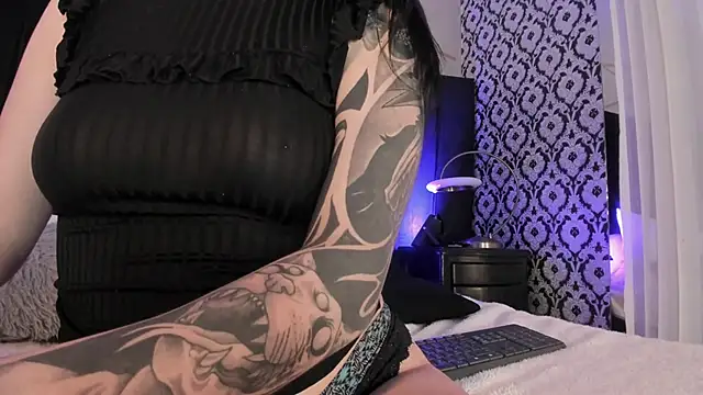 Adeelinee online show from 11-26-25, 07:59