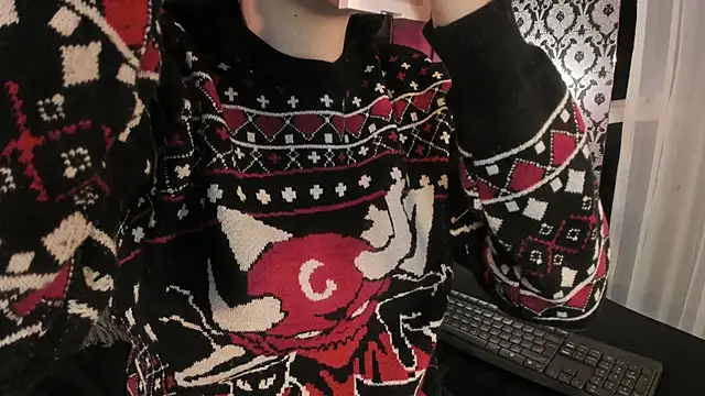 Adeelinee online show from 12-18-25, 08:04