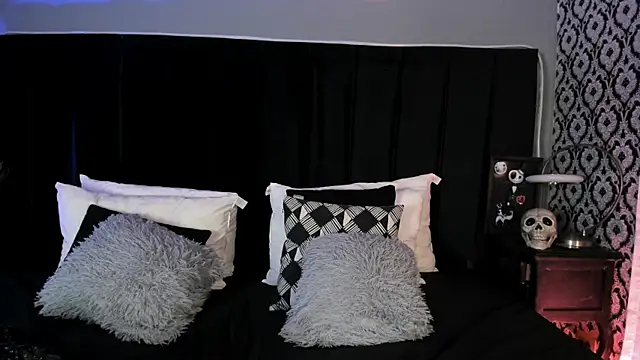 Adeelinee online show from 04-07-26, 07:58