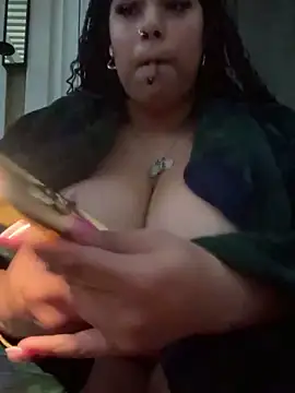 Snapshot of lovelymyah chatting on 02-04-25, 01:34 lovelymyah online show from 02-04-25, 01:34