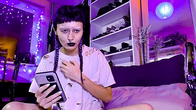 Snapshot of god_x_girl chatting on 12-21-24, 09:58 god x girl online show from 12-21-24, 09:58