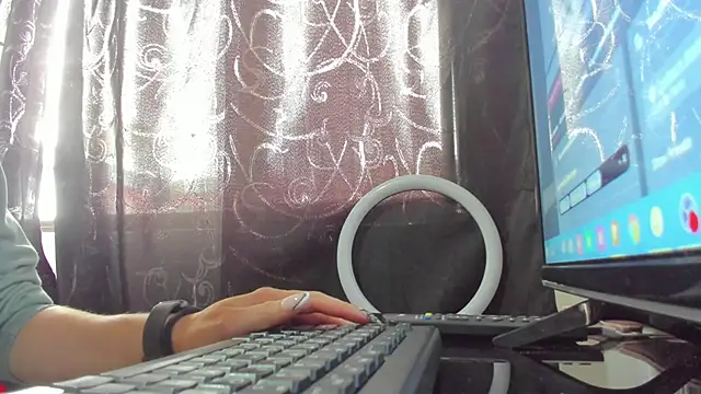 samantha  wilson online show from 10-29-25, 02:52