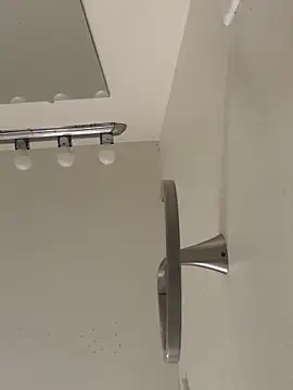 El Gizmo online show from 02-15-25, 05:51