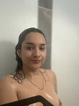 Snapshot of hanna_lee02 chatting on 01-31-25, 10:20 hanna lee02 online show from 01-31-25, 10:20