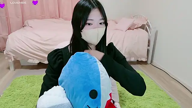 Snapshot of suzuuuuu chatting on 12-15-24, 04:07 suzuuuuu online show from 12-15-24, 04:07