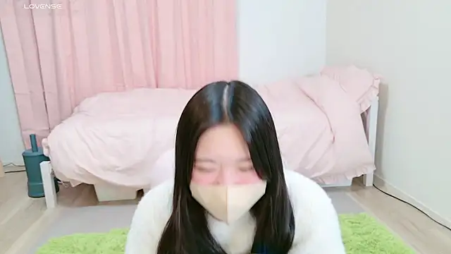 Snapshot of suzuuuuu chatting on 01-24-25, 12:52 suzuuuuu online show from 01-24-25, 12:52