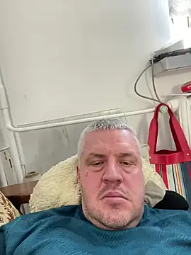 Snapshot of Evolite123 chatting on 03-04-25, 12:01 Evolite123 online show from 03-04-25, 12:01