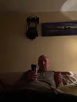 Snapshot of Evolite123 chatting on 03-08-25, 06:47 Evolite123 online show from 03-08-25, 06:47