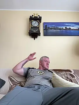 Snapshot of Evolite123 chatting on 03-10-25, 12:15 Evolite123 online show from 03-10-25, 12:15