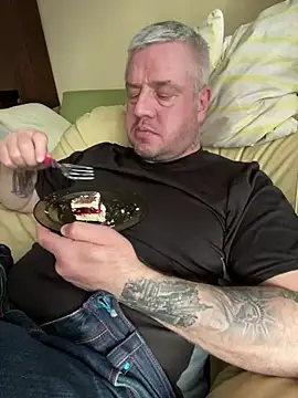 Snapshot of Evolite123 chatting on 03-15-25, 04:21 Evolite123 online show from 03-15-25, 04:21