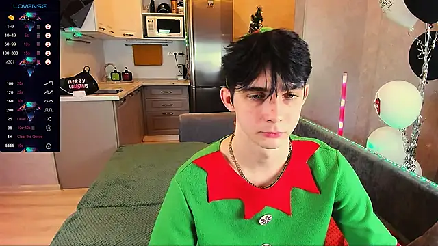 Aaron Boom online show from 12-25-24, 11:31