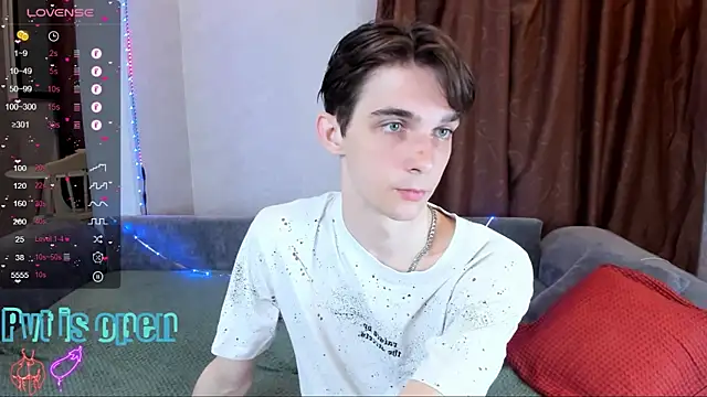 Snapshot of Aaron_Boom chatting on 05-26-26, 12:28 Aaron Boom online show from 05-26-26, 12:28