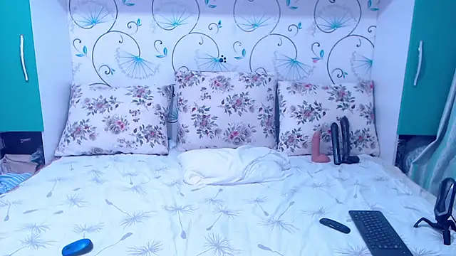 Snapshot of demiemorre chatting on 11-17-25, 05:24 demiemorre online show from 11-17-25, 05:24