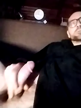 Snapshot of tomee83 chatting on 10-28-25, 10:45 tomee83 online show from 10-28-25, 10:45